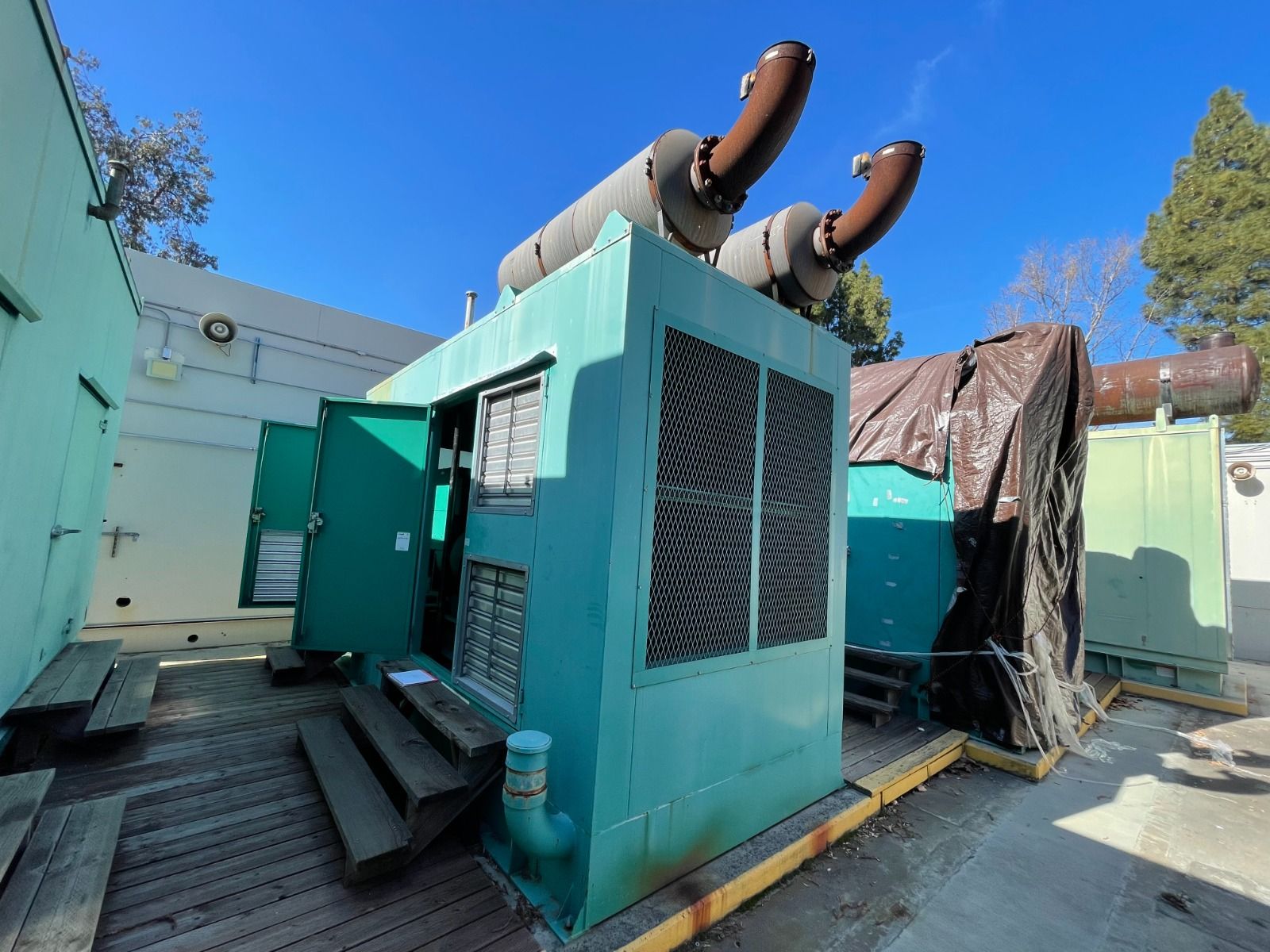 Cummins KTA38 1000kW Generator Set (3) Cummins KTA38 1000kW Generator Set (3)