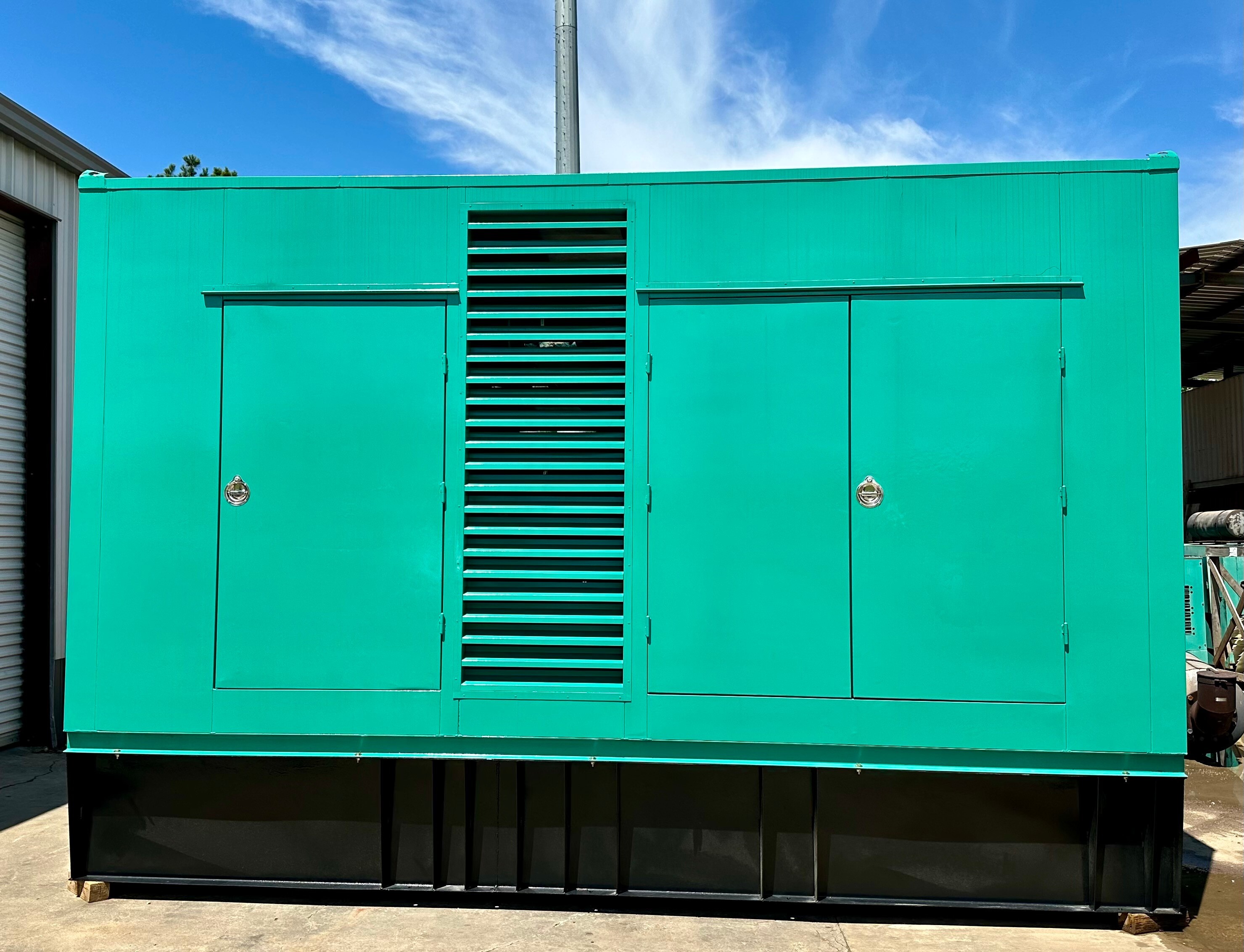 Cummins QST30 Generator Set (2) Cummins QST30 Generator Set (2)