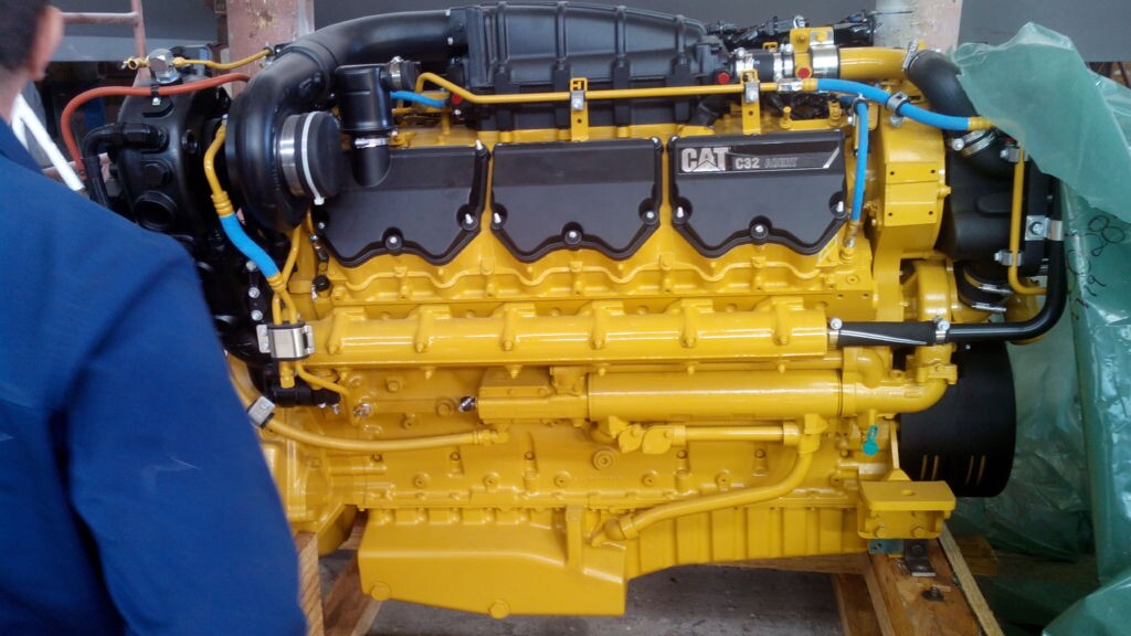 New_CAT_C32_Marine_Propulsion_Engine387891154.jpg